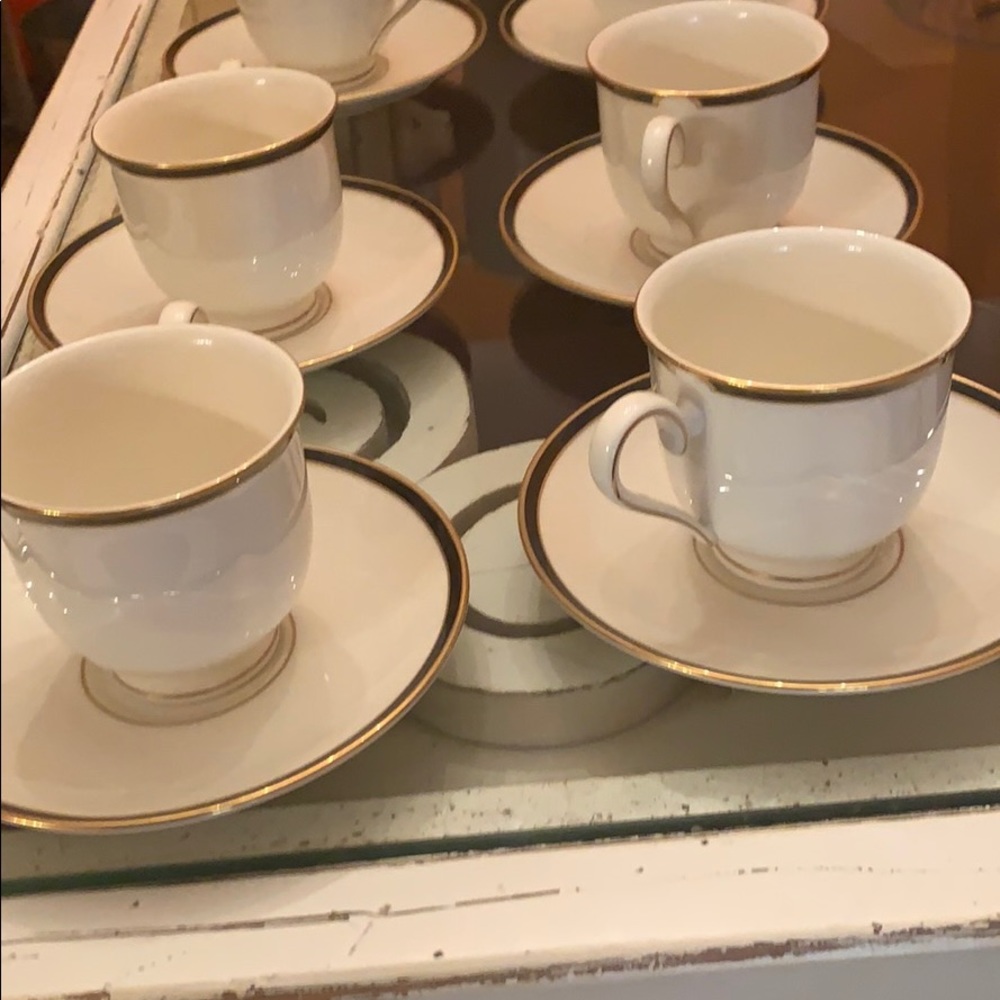 Lenox cream and black with gold trim. Urban lights